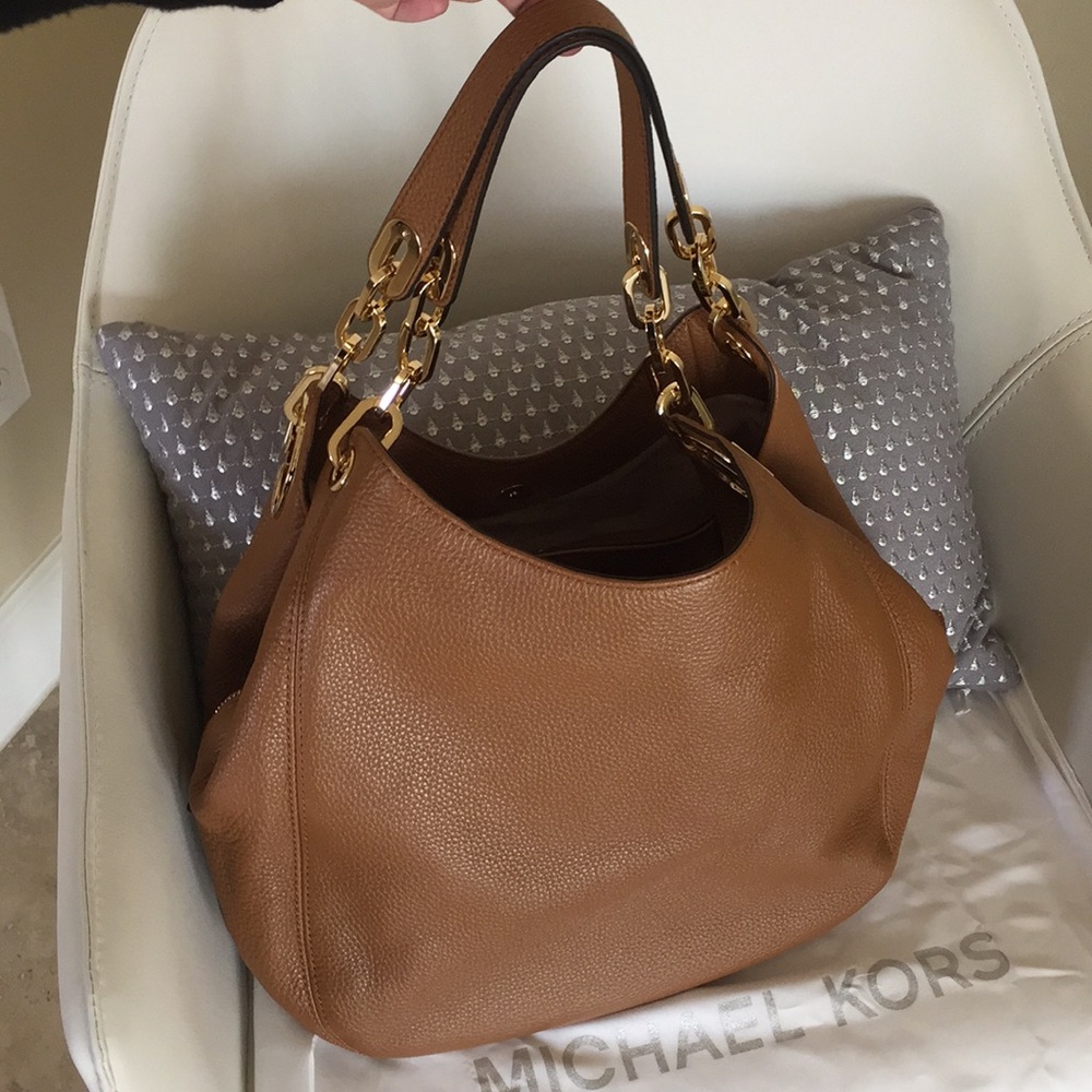 🍒Michael Kors Leather Purse Gently Used🍒